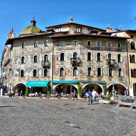 B&B Al Palazzo Malfatti เตรนโต ภายนอก รูปภาพ